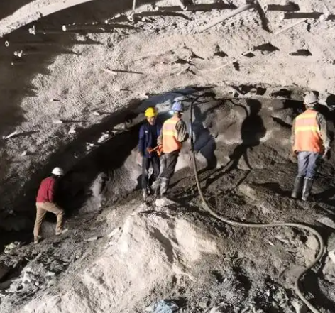 柳城拱顶带模注浆料的施工流程及注意事项